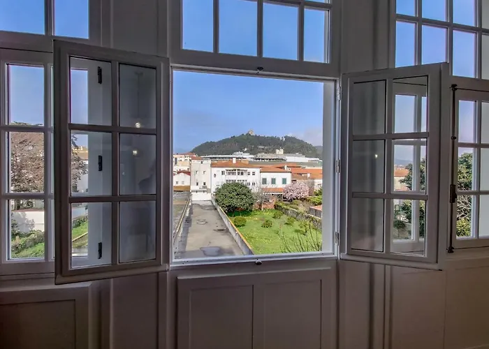 Santa Luzia Views - Modern City Centre Apartment With Iconic Views
